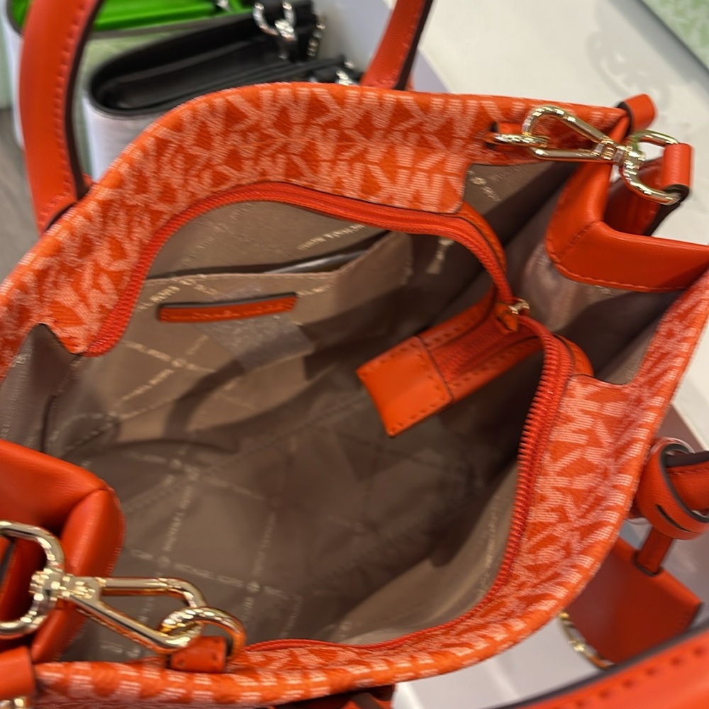 Michael Kors Mirella Small Ombré Signature Logo Crossbody Bag
Red Clay 
NWT - Picture 10 of 16